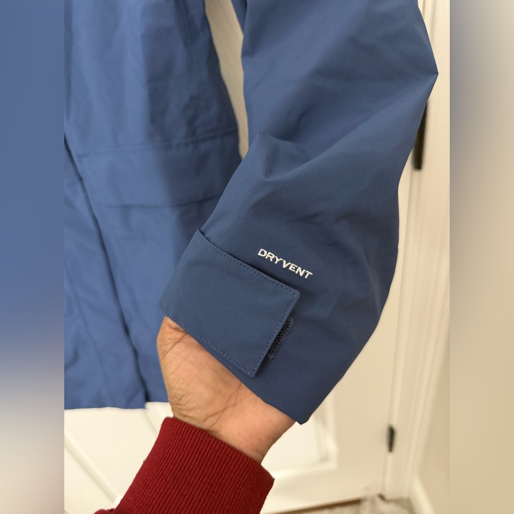 The North Face Women's Navy Blue Hooded Rain Jacket - Picture 9 of 10